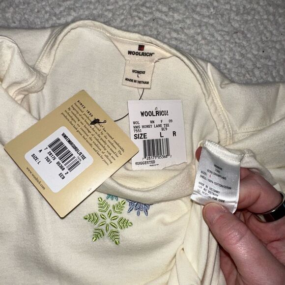 Woolrich Vintage Large Honey Lane Cream Snowflake Long Sleeve Womens Tee NWT - Picture 6 of 10